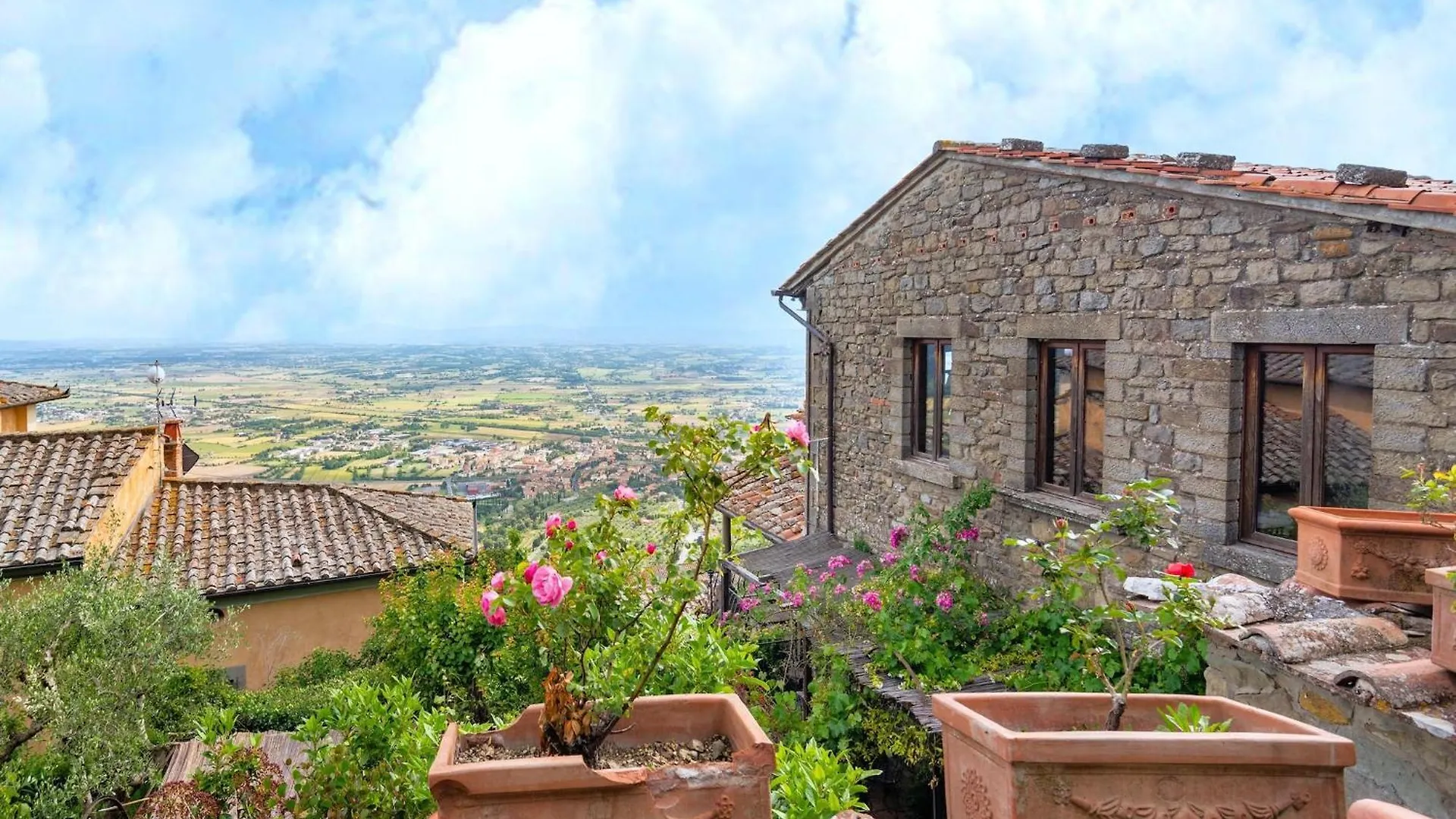 Villa Nigra In Cortona With A Private Swimming Pool